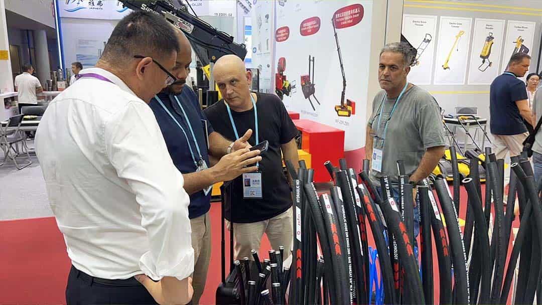 138th Canton Fair Day 2: Jinflex’s Booth D Area Booth: 19.2E47-48 Welcomes Multiple Enterprise Clients